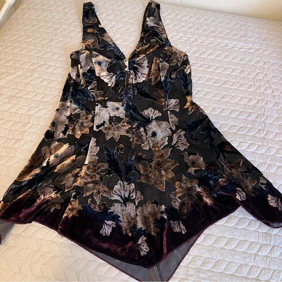⭐️ Intimately Free People sheer & velour black floral nightie nightgown sz XS - Picture 1 of 7